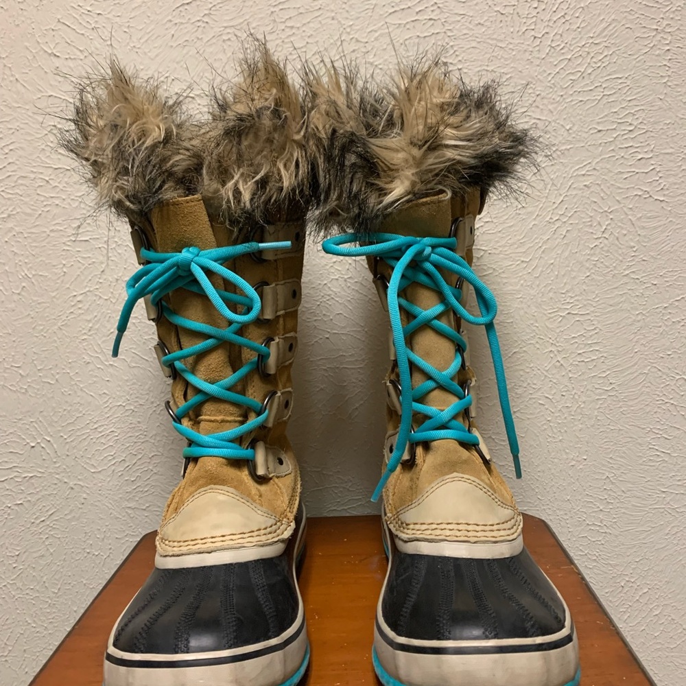 Sorel Women's Tan, Black & Turquoise Lace-Up Winter Boots with Faux Fur. - Picture 2 of 8